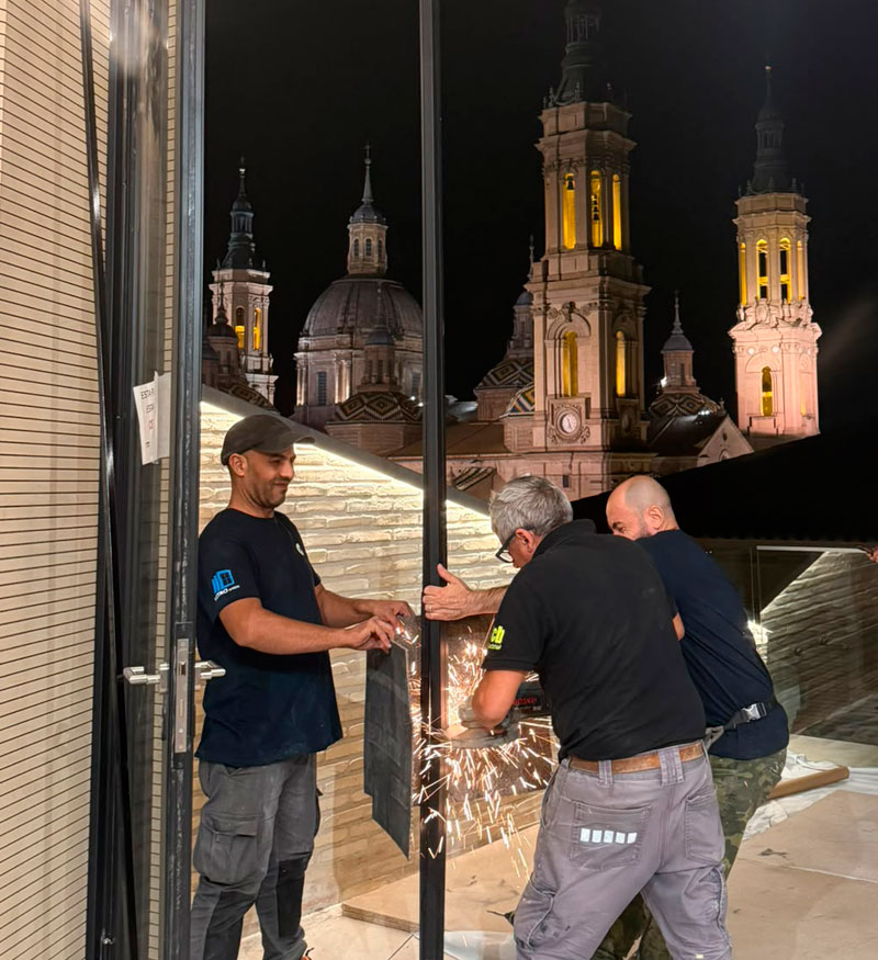 Instalaciones de vidrio singulares en Zaragoza. Vetro.